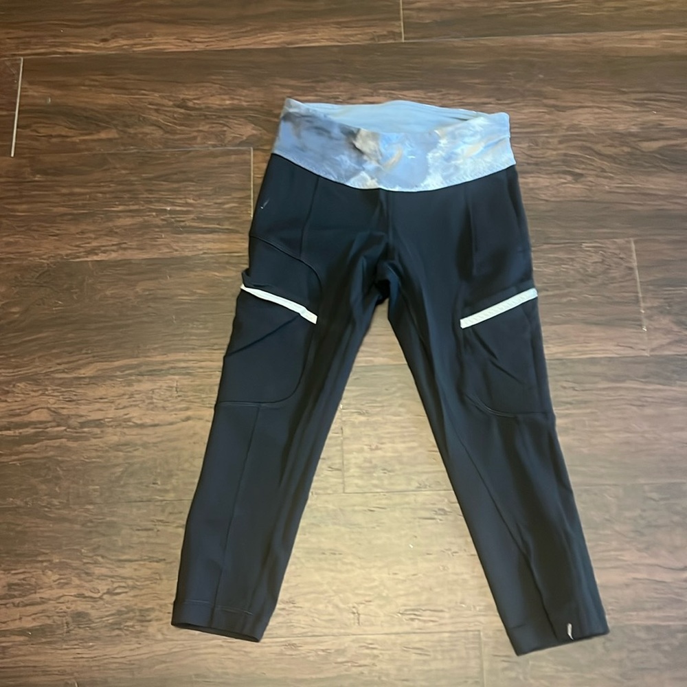 Lululemon leggings size 4.